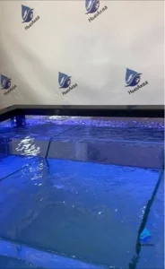 Вода в аквариуме каскадом