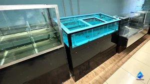 Три морских аквариума в одном корпусе Три морских аквариума в одном корпусе